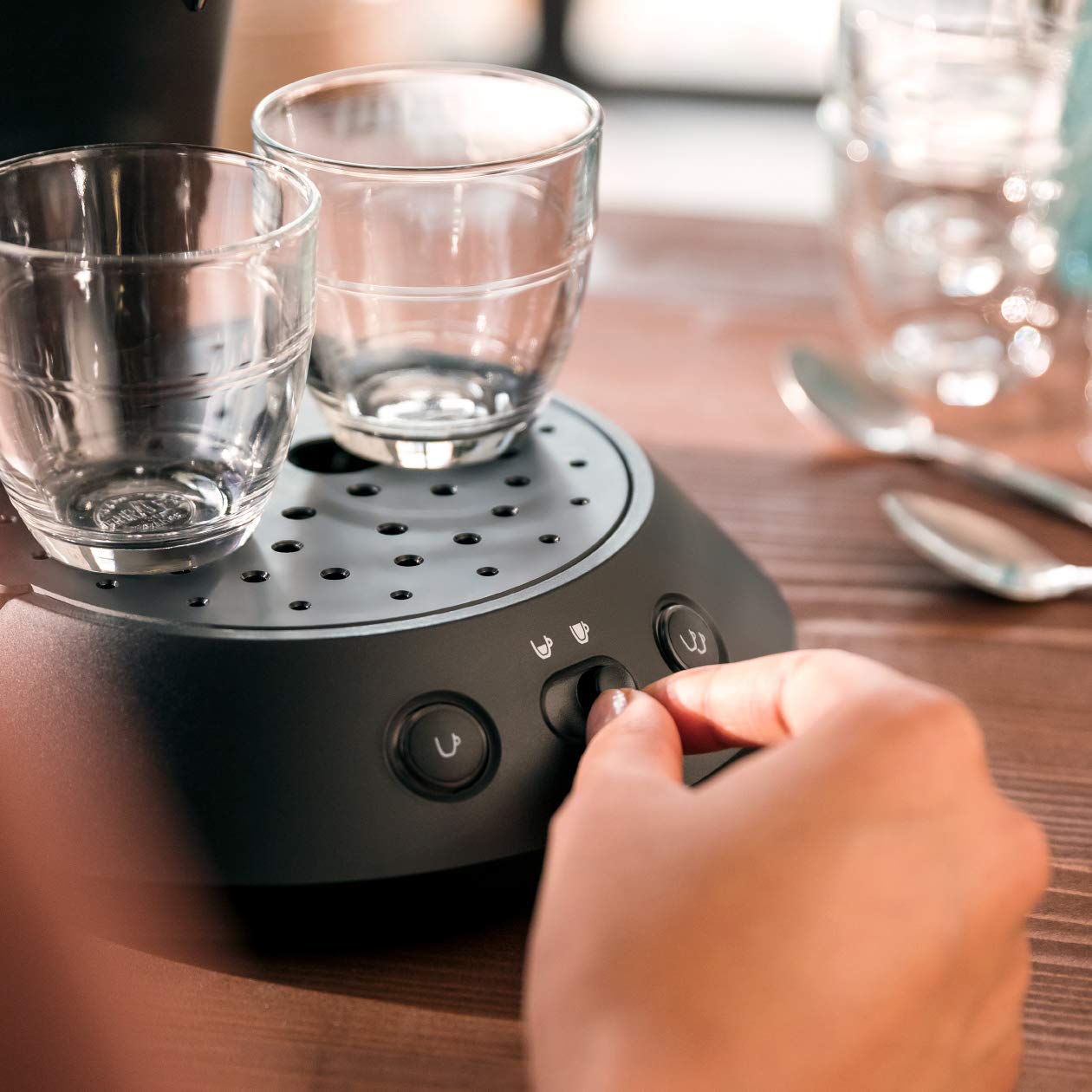 Philips Senseo Original Plus Kaffeepadmaschine – Kaffeestärkewahl, Coffee Boost Technologie, Umweltfreundlich, Zwei-Tassen-Funktion, 0,7L Wassertank, Schnelles Aufheizen, samtige Crema (CSA210/60)